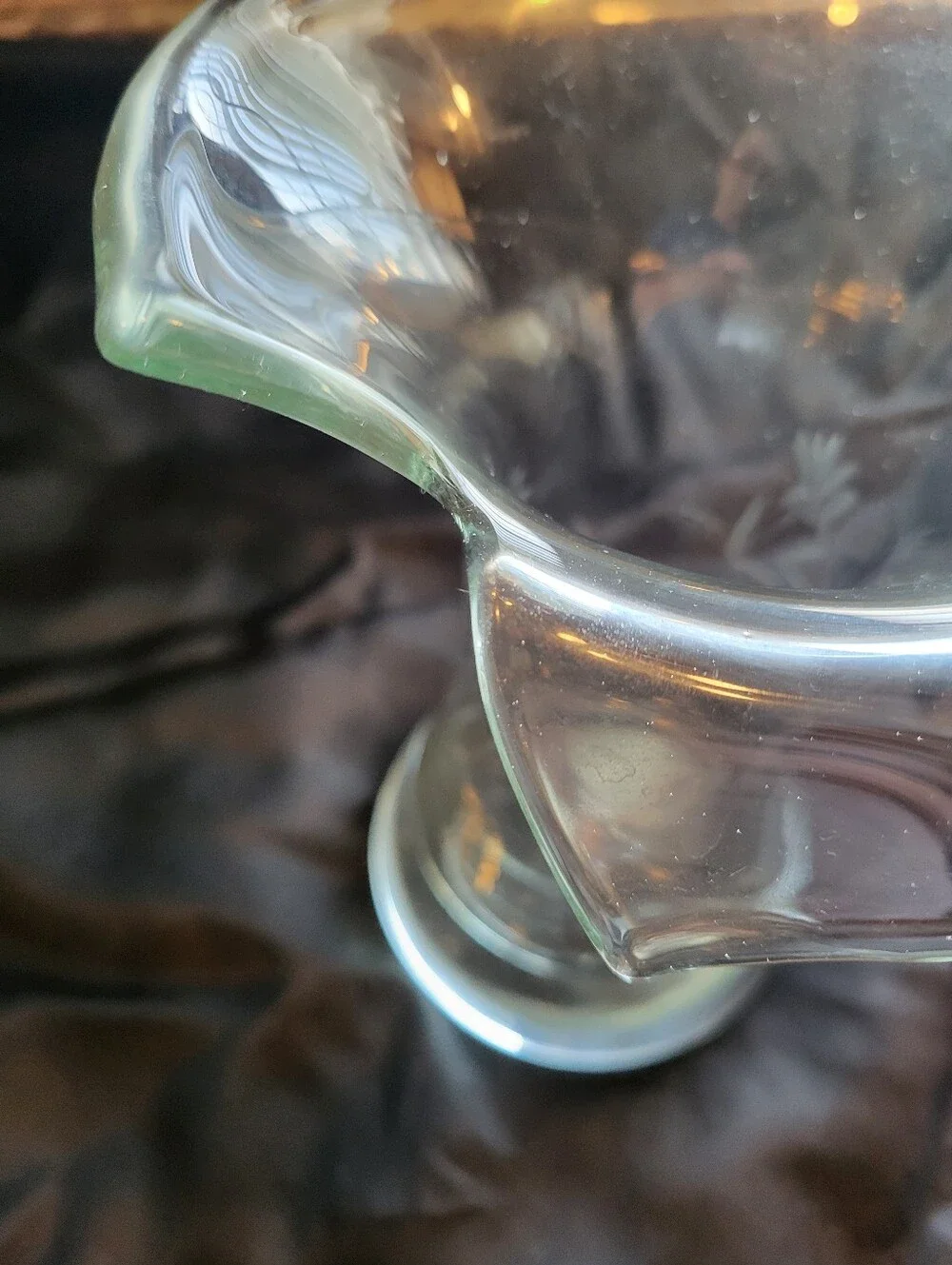 VTG. 7 x 5.5 Across Split And Folded Top Clear Etched Floral Glass Bud Vase - Picture 8 of 12